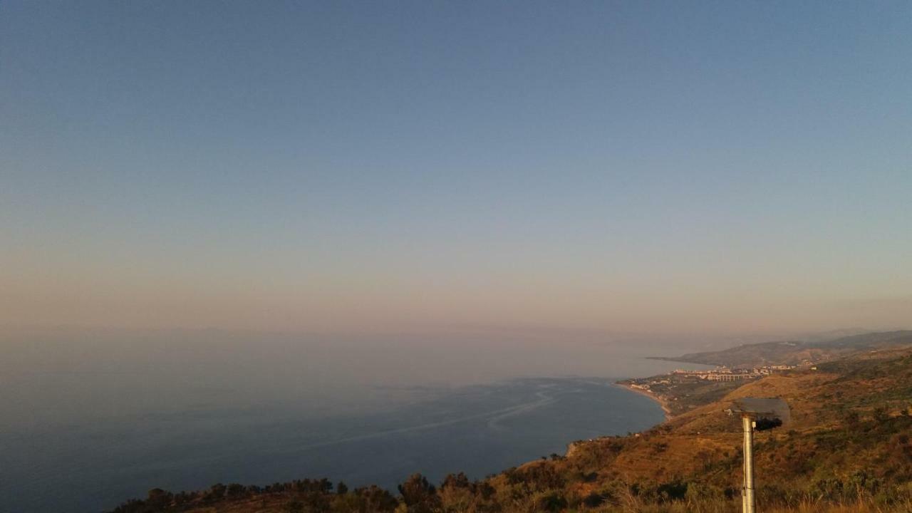 הוילה Pettineo Arte Mare E Cultura מראה חיצוני תמונה
